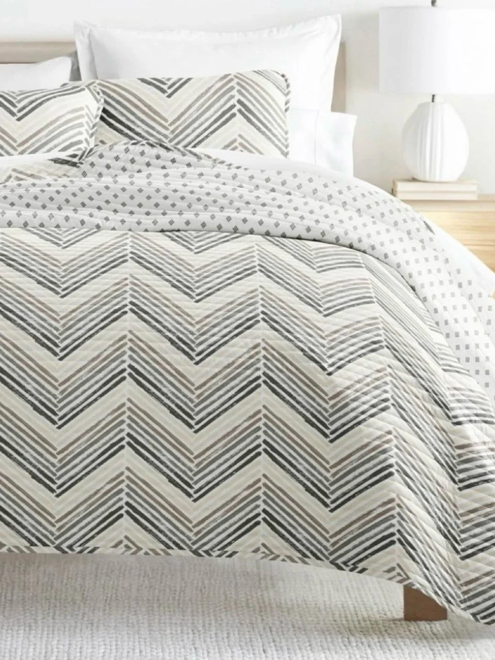 King & Cal King 3-piece quilt and sham pillows reversible pattern super soft set